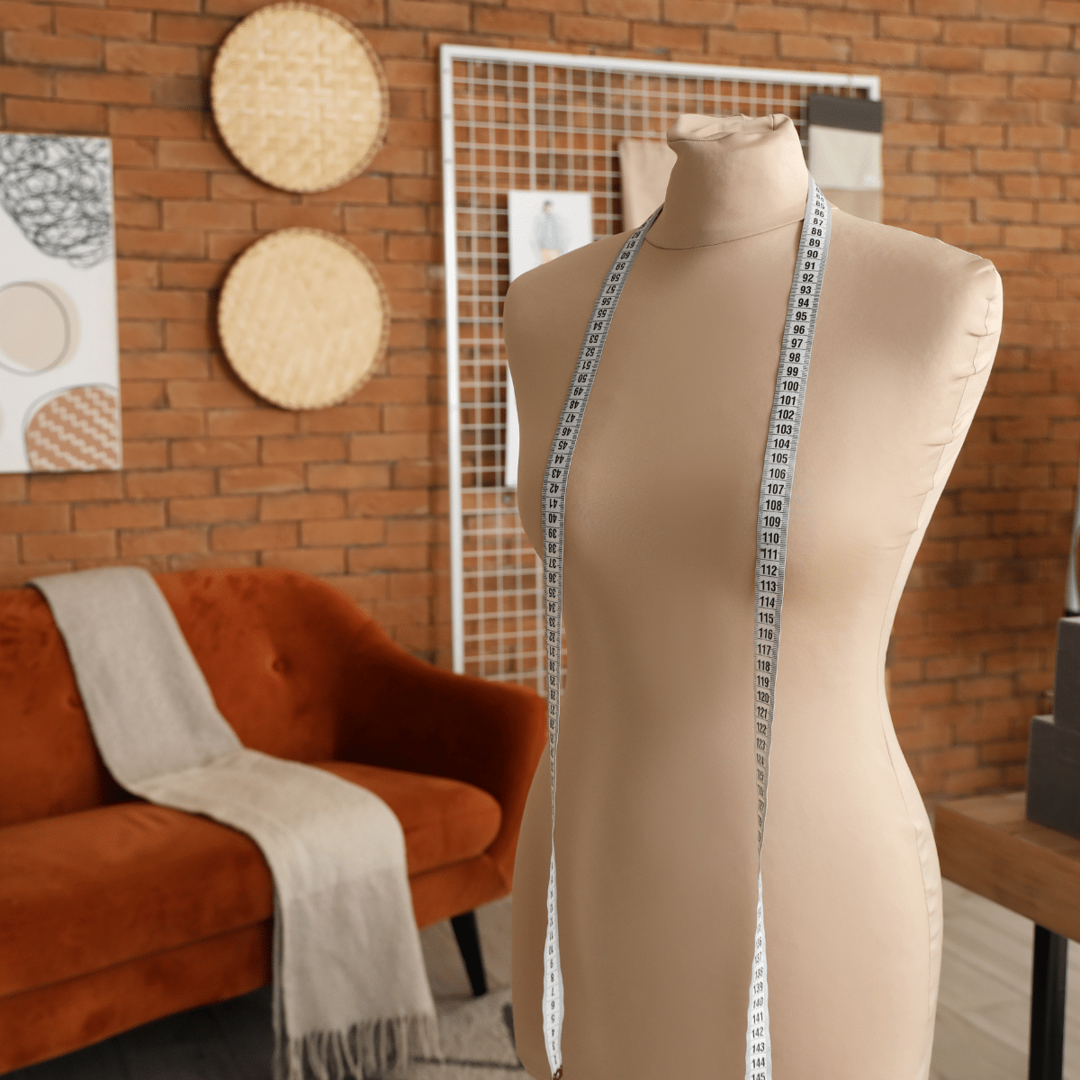 Buste de couture et mètre ruban pour l'analyse de morphologie et de style